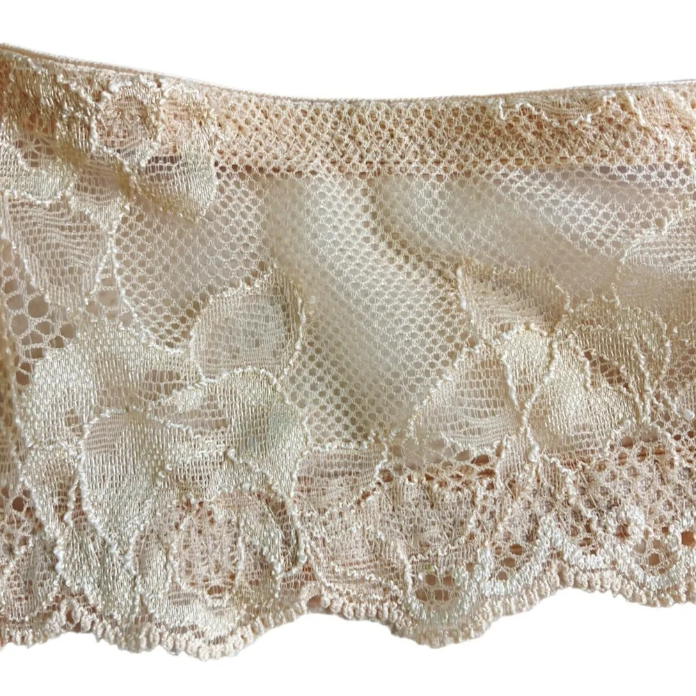 Wacoal Seasonal Fashion Lace Cream Contour Underwire Padded Bra (Size‎ 34B)